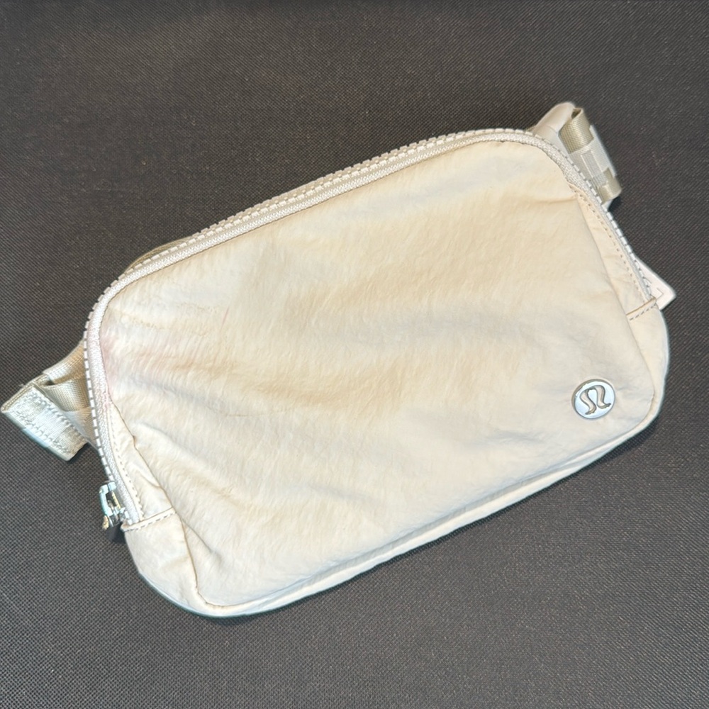 Lululemon Everywhere Belt Bag